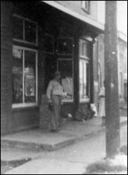 Gullets Store, 1943